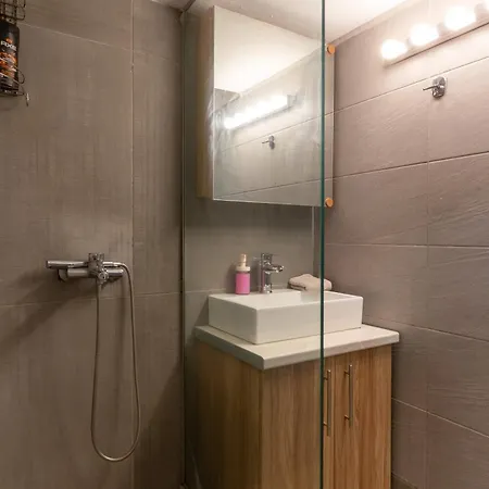 Apartment The Vibe Stylish 3br Balcony In Thesaloniki